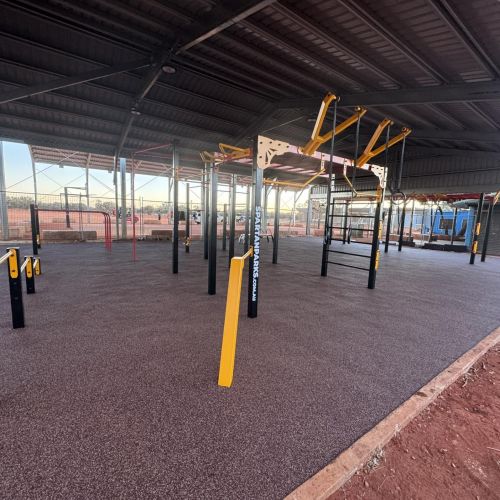 Mutitjulu, Uluru National Park - Uruk 204  Street Workout Parks